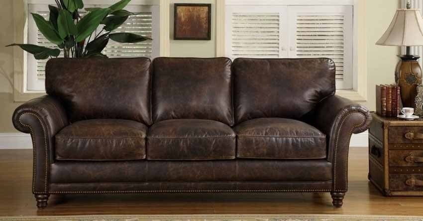 Коричневый кожаный диван италия