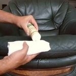 Как почистить кожаный диван: правильно выбираем моющее средство