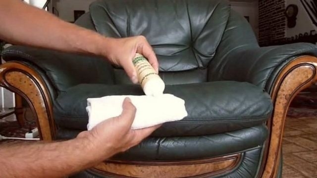 Как почистить кожаный диван: правильно выбираем моющее средство