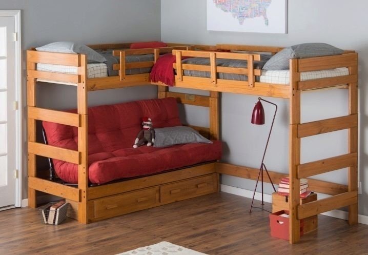 Двухъярусная кровать для троих детей