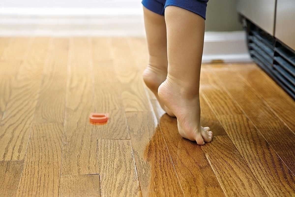Ребенок ходит на носочках