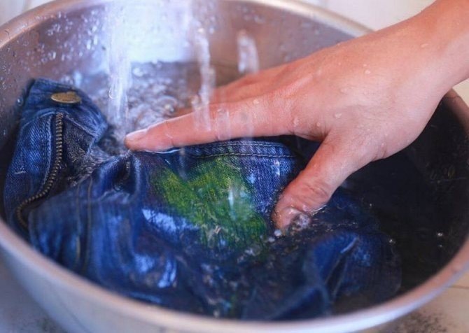 Краску отмыть водоэмульсионную с одежды