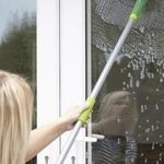 Несложные инструкции, как мыть окна окномойкой внутри и снаружи без разводов