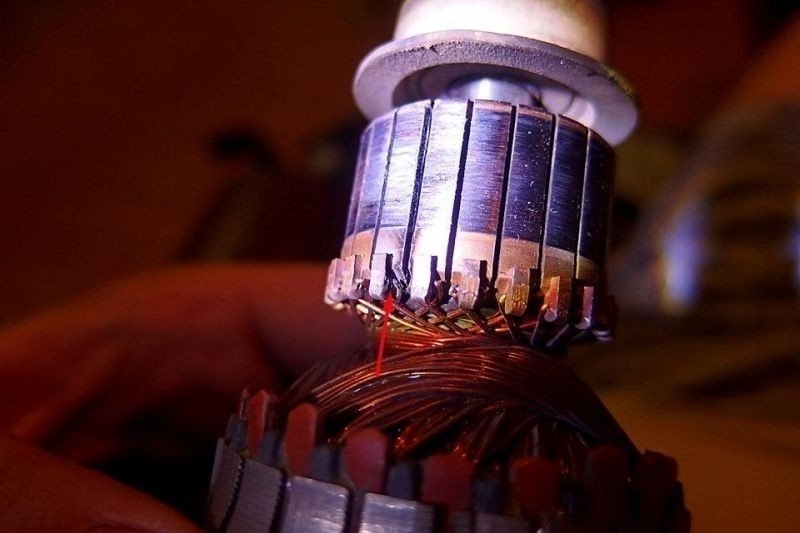 Искрят щетки электродвигателя промышленного фена ryobi
