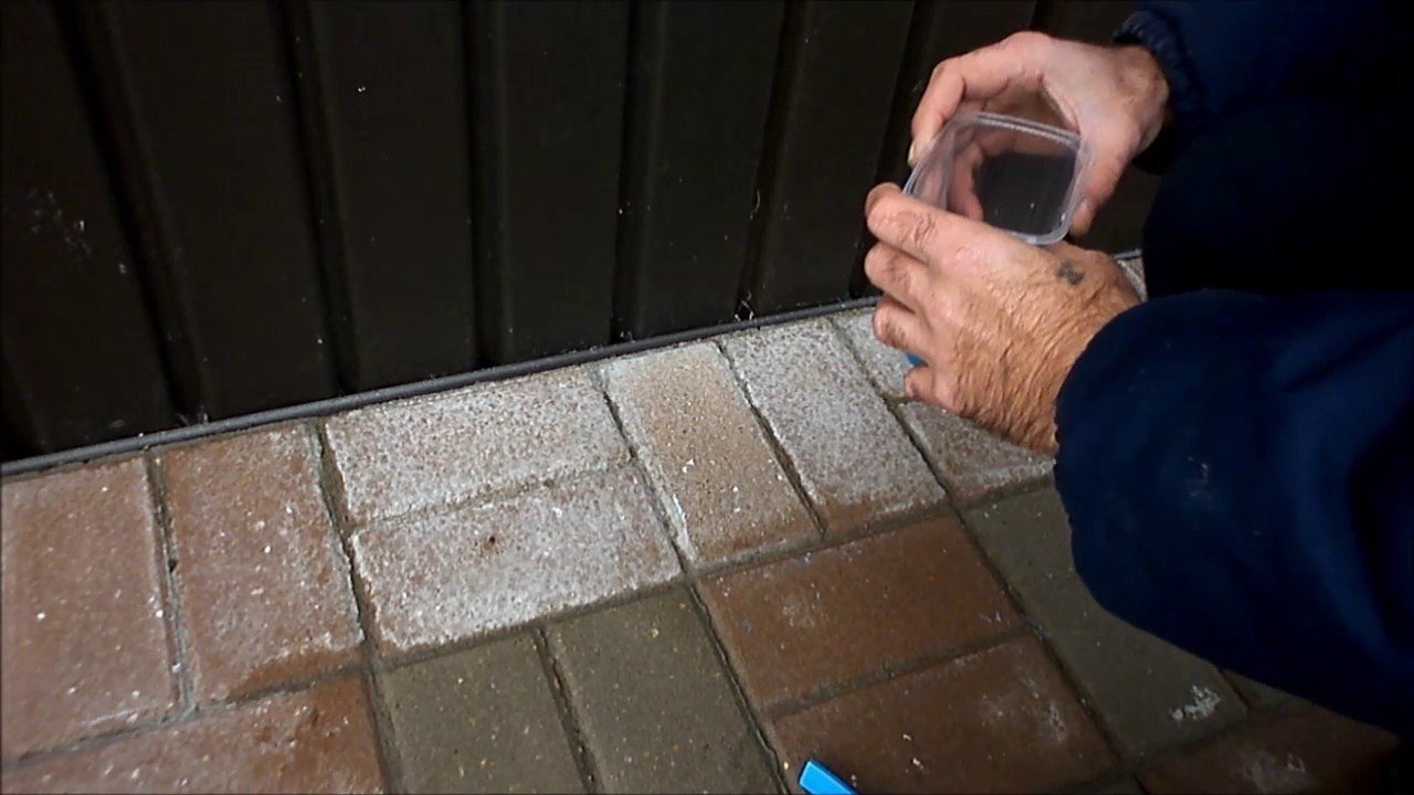 Очистка брусчатки от цемента после укладки