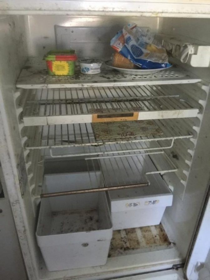 Грязный холодильник