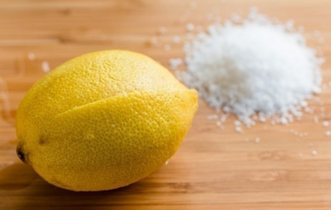 Лимоны с солью дольками