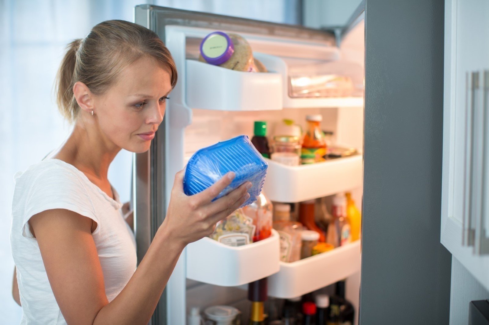 Неприятный запах из холодильника после разморозки