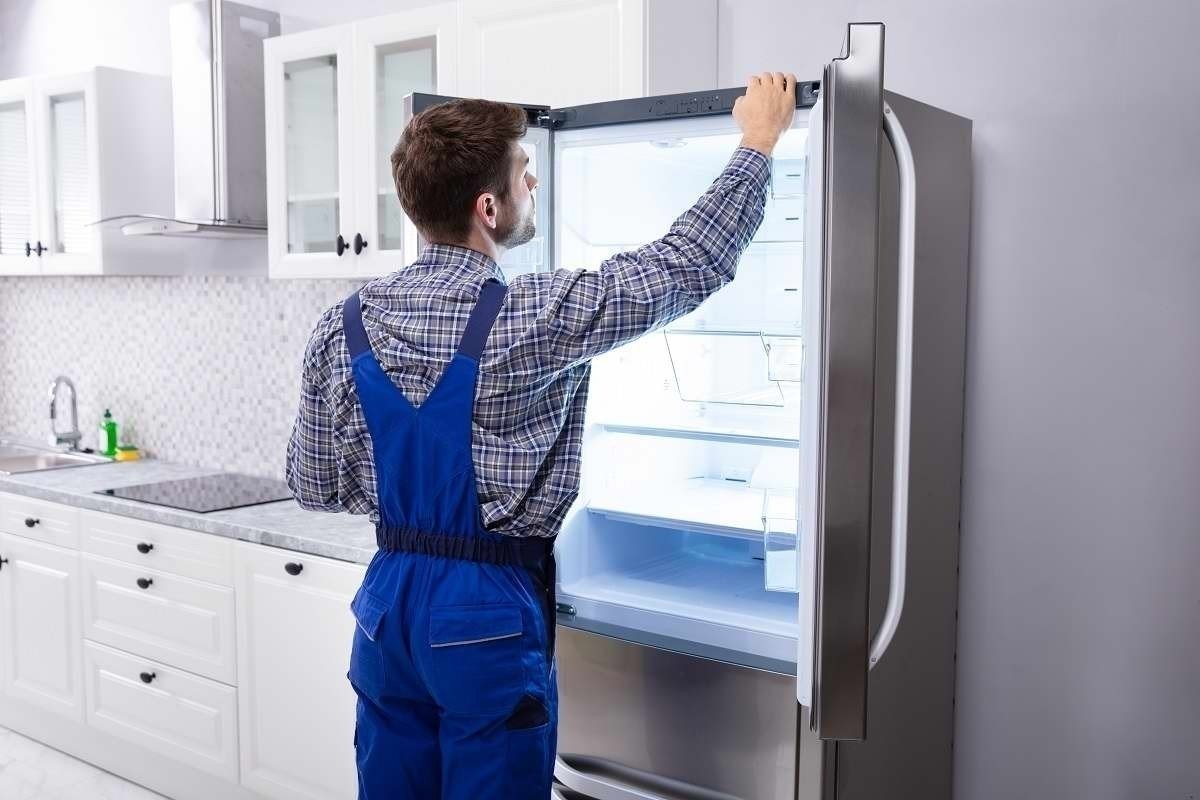 Установка холодильника