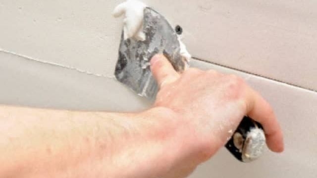 Чем заделать швы на потолке между плитами