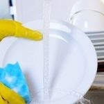 Как отмыть клей от этикетки с посуды?