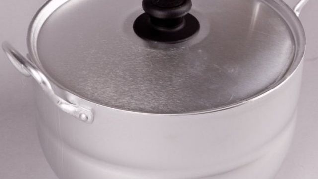 Как почистить алюминиевую посуду в домашних условиях
