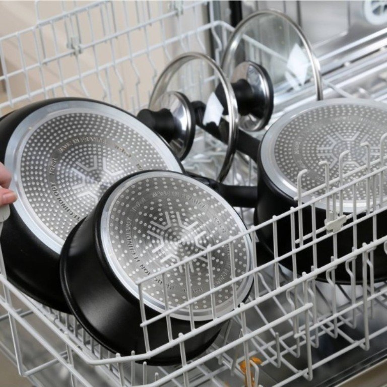 Посуда в посудомоечной машине