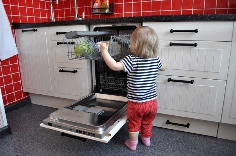 Маленькая посудомоечная машина под раковину