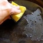 Как мыть сковороду с антипригарным покрытием