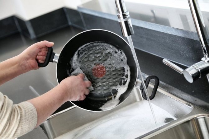 Средства для чистки сковороды с антипригарным покрытием