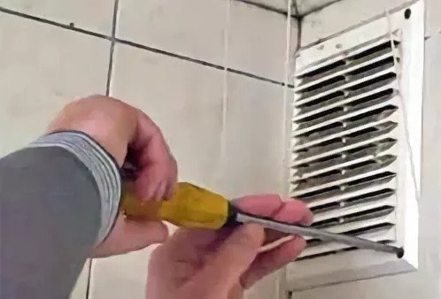 Вытяжные вентиляционные решетки очищаются от пыли