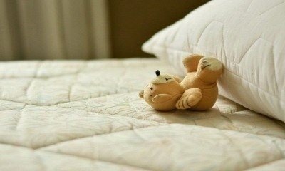 Мишка лежащий на кровати жуткая эстетика