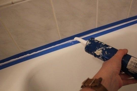 Герметизация швов в ванной своими руками