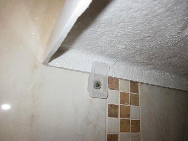 Крепеж для акриловой ванны к стене