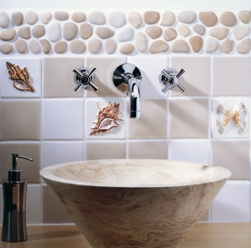 Декор в ванной комнате из ракушек