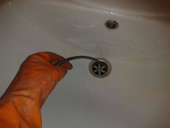 Сливное отверстие в ванной