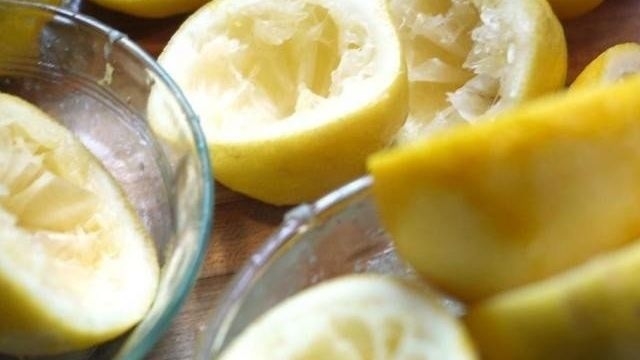 Лимон, уксус, сода: микробиолог рассказал, какие средств для уборки бесполезны