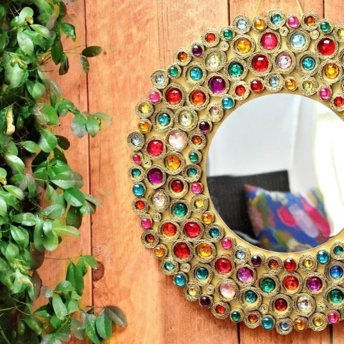 Декор зеркала из подручных материалов