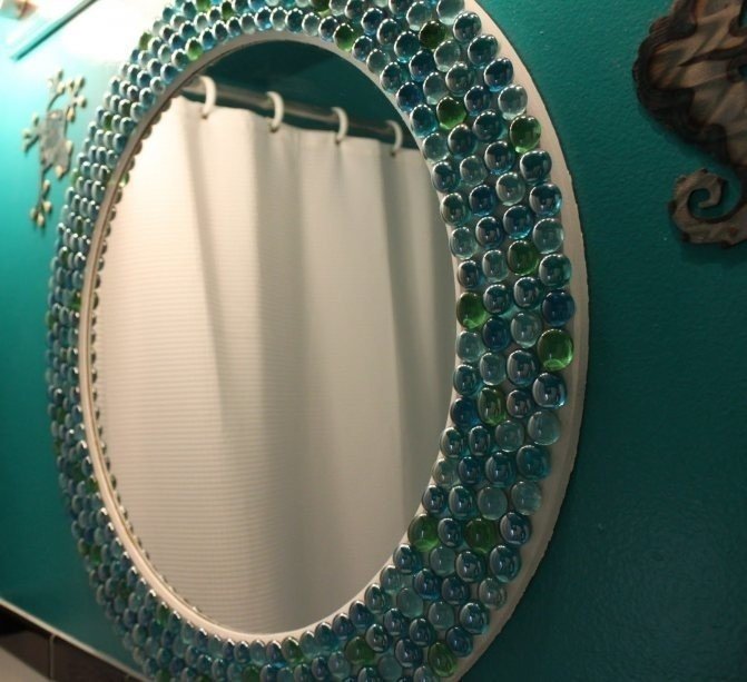 Декор зеркала в ванной своими руками